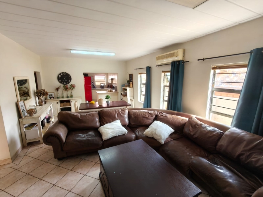 3 Bedroom Property for Sale in Safari Gardens North West